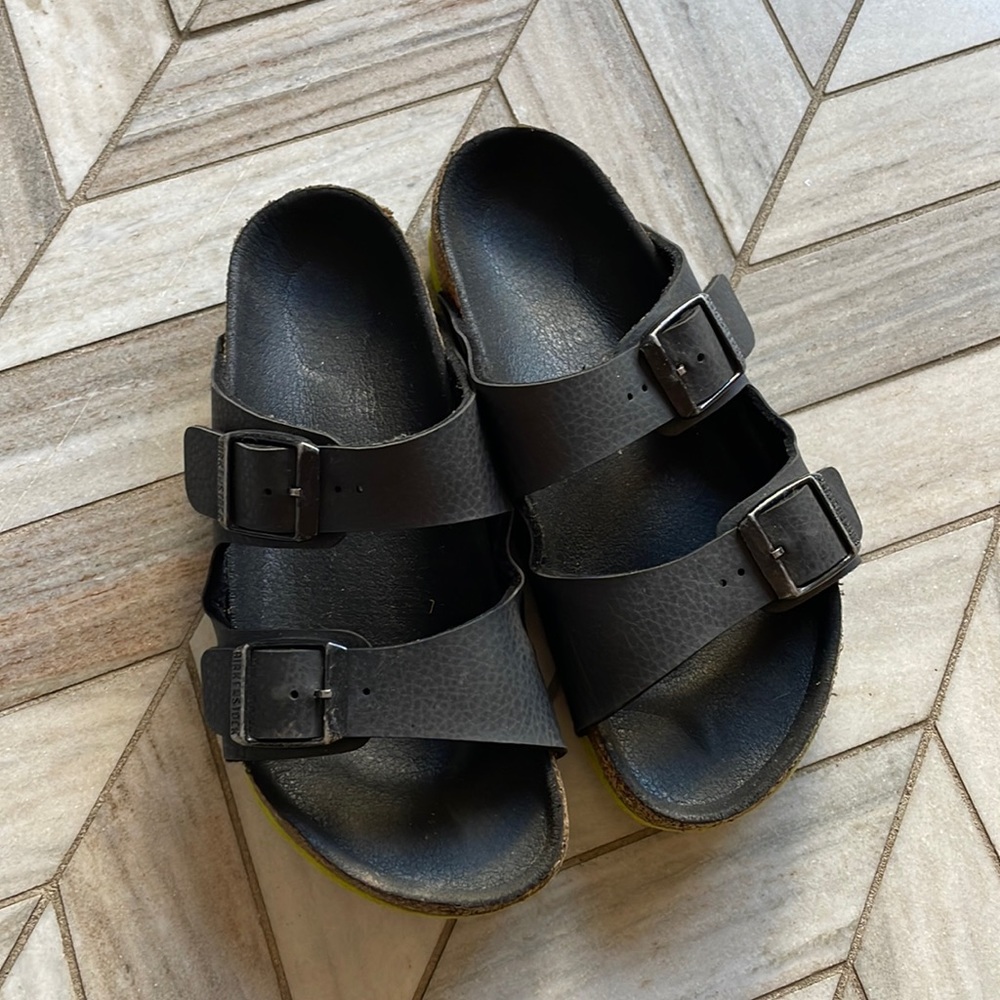 Black and yellow kids Birkenstocks size 32